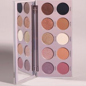 Dominique Essential Palette